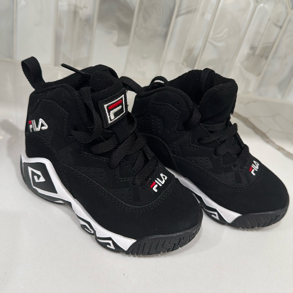 FILA MD boo/wht/red size 8 child/infants